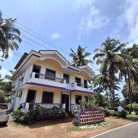 Lobo'S Guesthouse Cavelossim Exterior foto