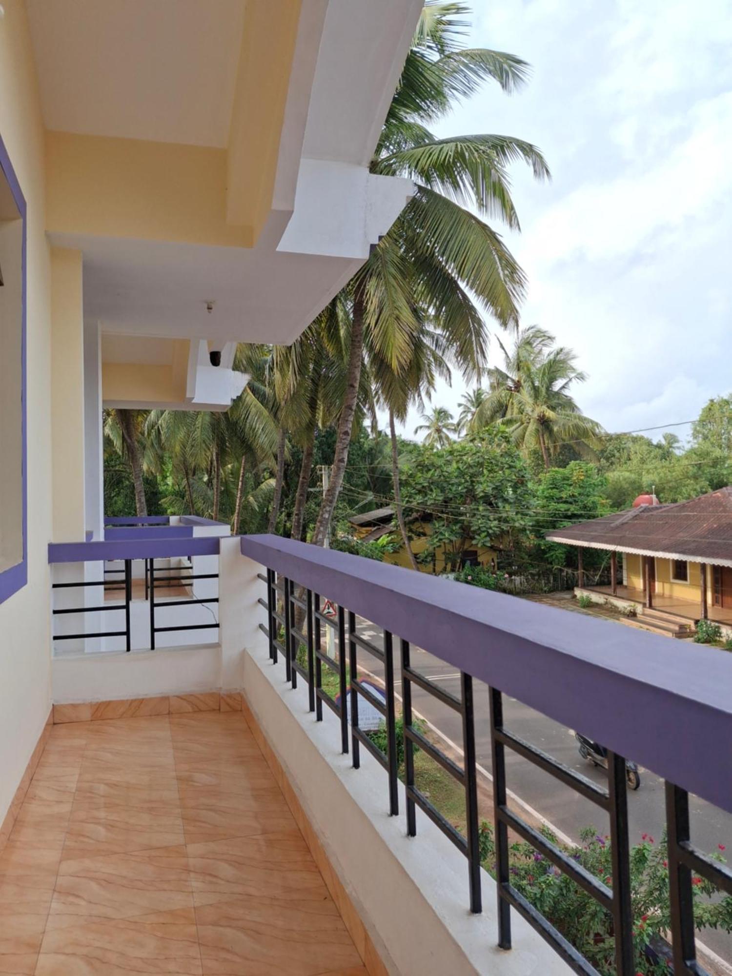 Lobo'S Guesthouse Cavelossim Exterior foto