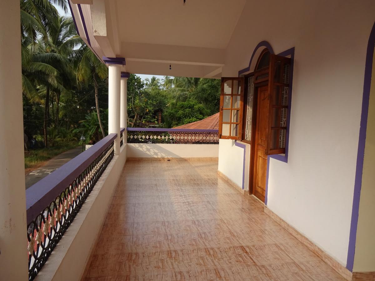 Lobo'S Guesthouse Cavelossim Exterior foto