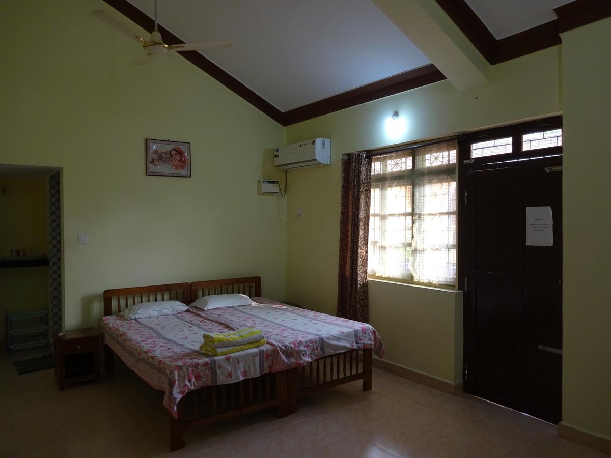 Lobo'S Guesthouse Cavelossim Exterior foto